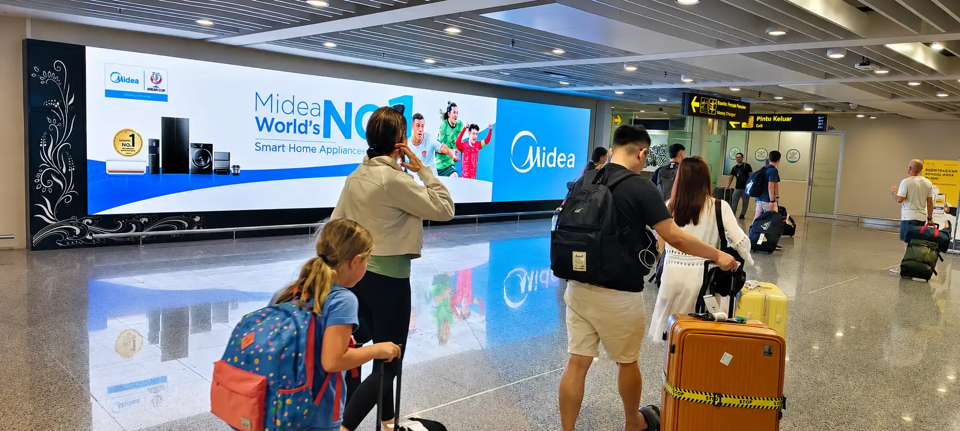 Midea - Transit Media