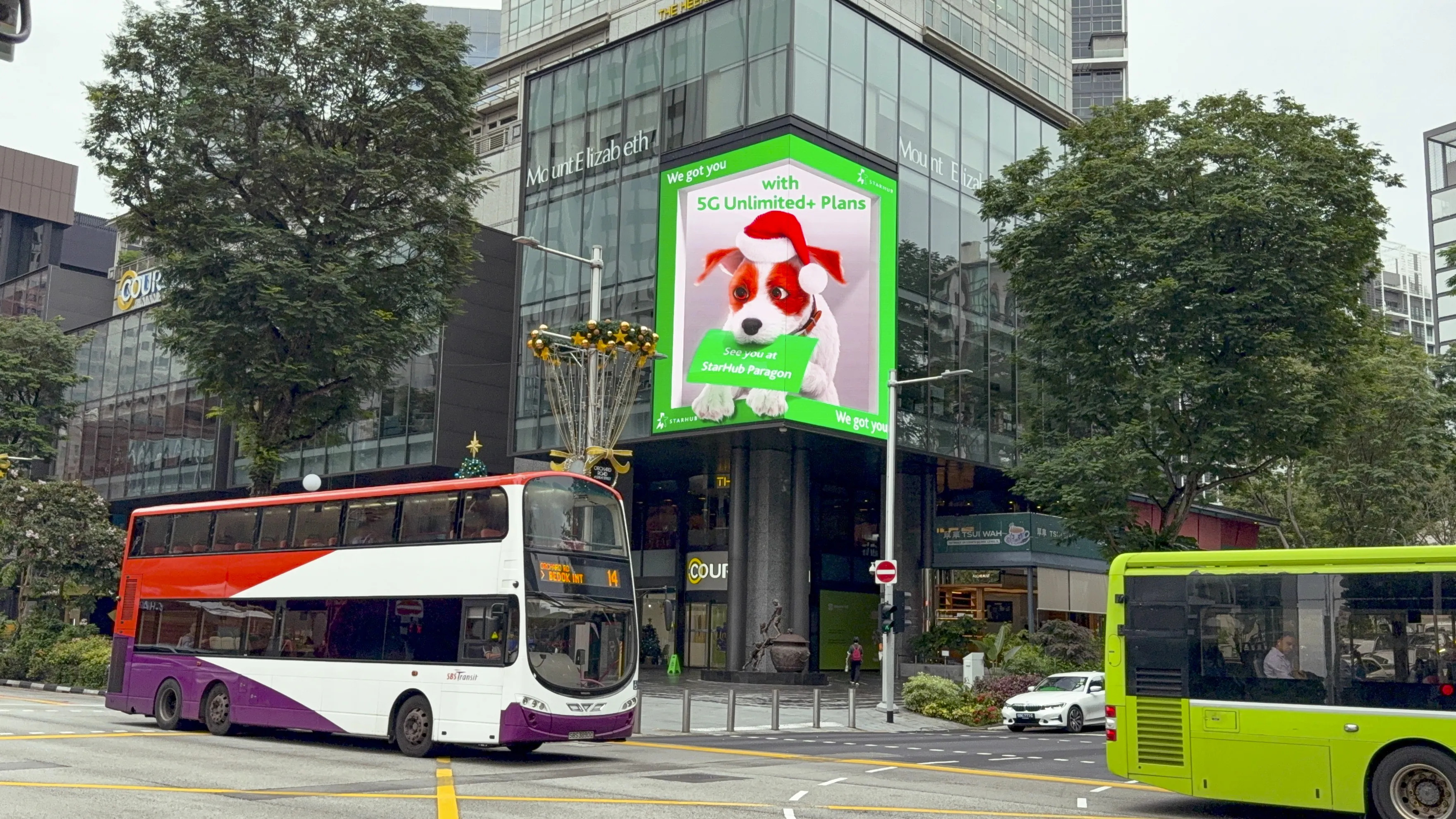 Starhub at Orchard Flagship DOOH