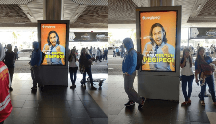 Pegipegi at Side Body of Escalator at Domestic Arrival (Hang Nadim International Airport Batam)