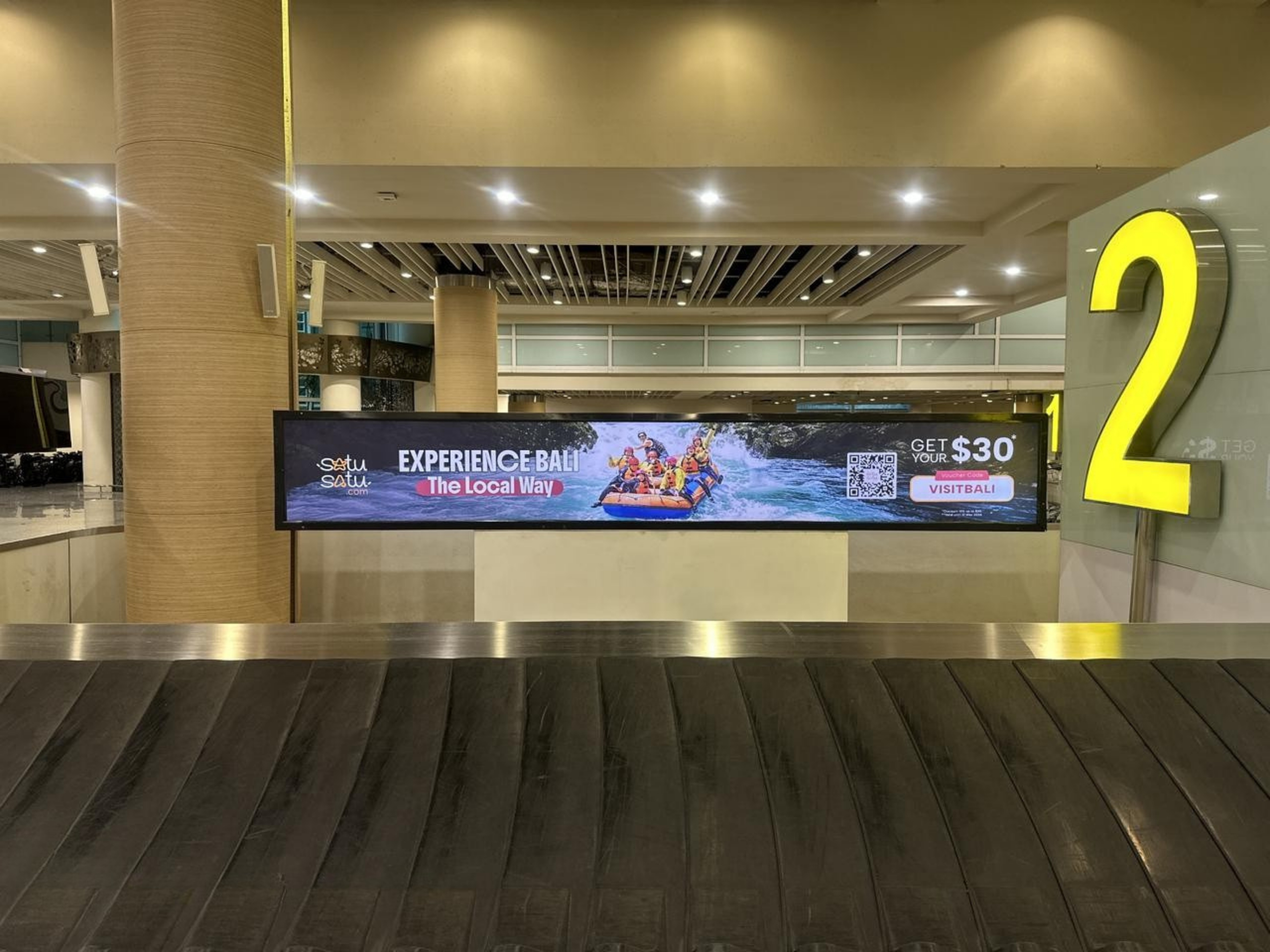 Lightbox Conveyor Belt 2 Sides (International Arrival) 