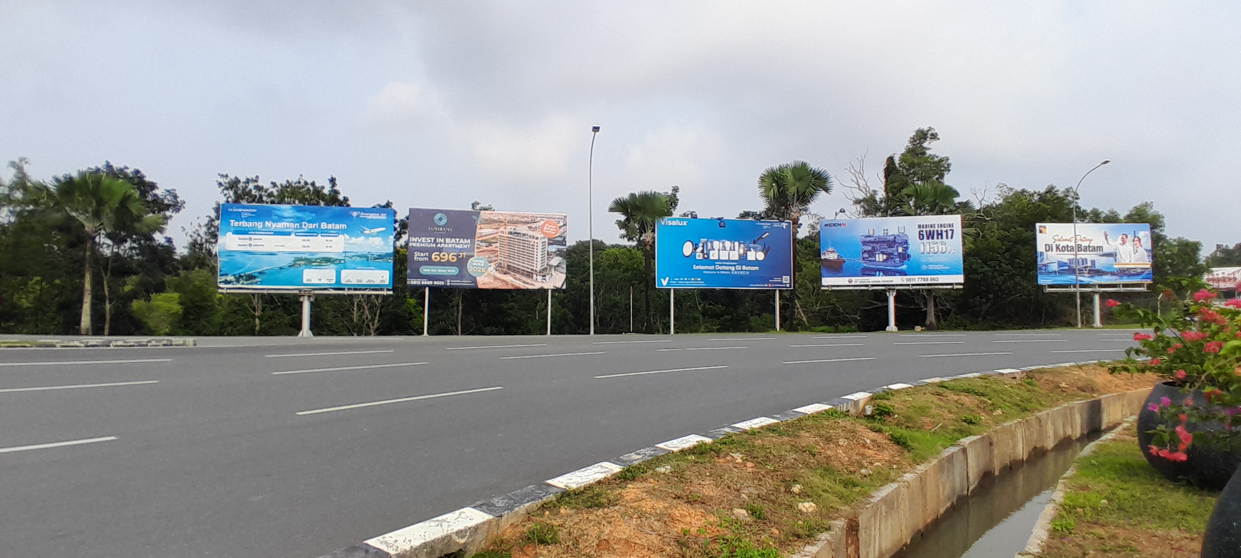 Billboard @Roundabout Garuda Statue to downtown (Hang Nadim International Airport)